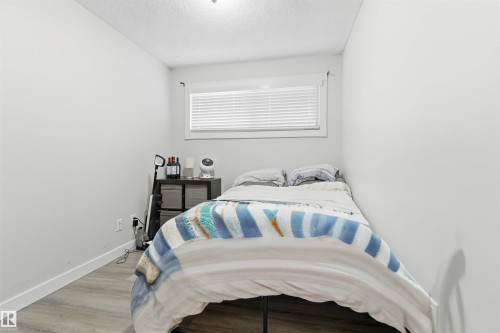 2 Sheridan Drive, St. Albert, AB - Indoor Photo Showing Bedroom