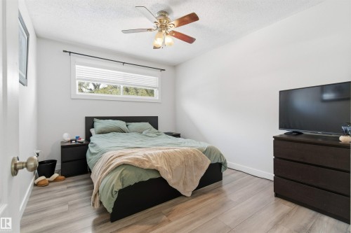 2 Sheridan Drive, St. Albert, AB - Indoor Photo Showing Bedroom