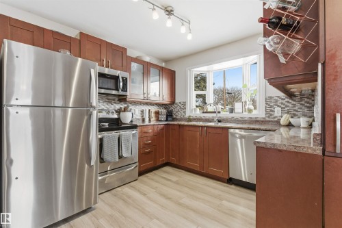 2 Sheridan Drive, St. Albert, AB - Indoor Photo Showing Kitchen With Double Sink