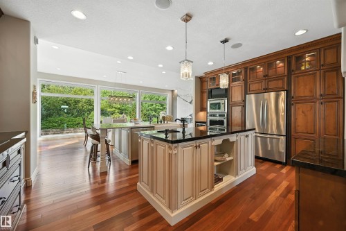 2426 Martell Crescent, Edmonton, AB - Indoor Photo Showing Kitchen With Upgraded Kitchen