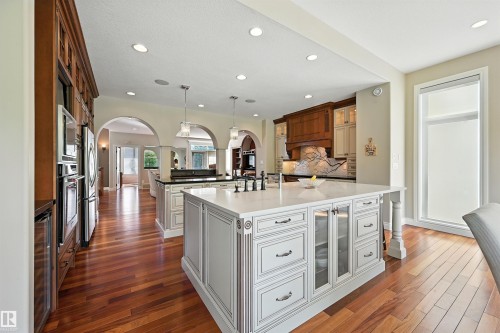 2426 Martell Crescent, Edmonton, AB - Indoor Photo Showing Kitchen With Upgraded Kitchen