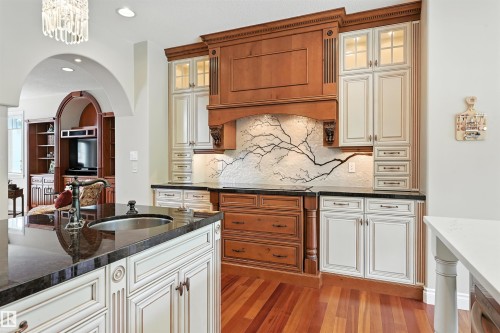 2426 Martell Crescent, Edmonton, AB - Indoor Photo Showing Kitchen