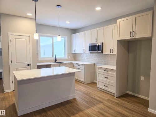 111 Brickyard Drive, Stony Plain, AB - Indoor Photo Showing Kitchen