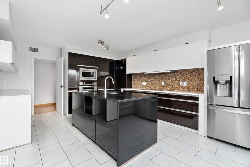 203 9929 Saskatchewan Drive, Edmonton, AB - Indoor Photo Showing Kitchen With Upgraded Kitchen