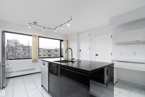 203 9929 Saskatchewan Drive, Edmonton, AB - Indoor Photo Showing Kitchen