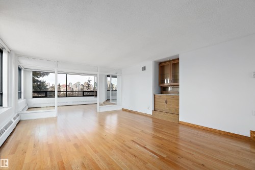 203 9929 Saskatchewan Drive, Edmonton, AB - Indoor Photo Showing Living Room