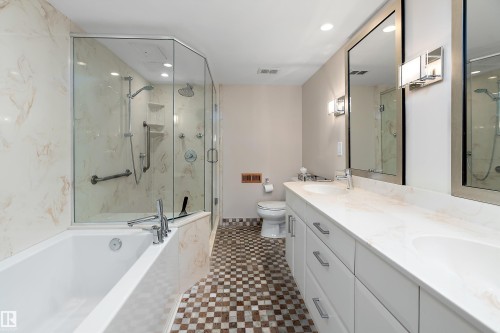 203 9929 Saskatchewan Drive, Edmonton, AB - Indoor Photo Showing Bathroom