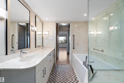 203 9929 Saskatchewan Drive, Edmonton, AB - Indoor Photo Showing Bathroom