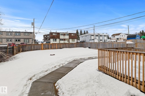 Fenced backyard with a residential view - 914 9 Street, Cold Lake, AB - Outdoor
