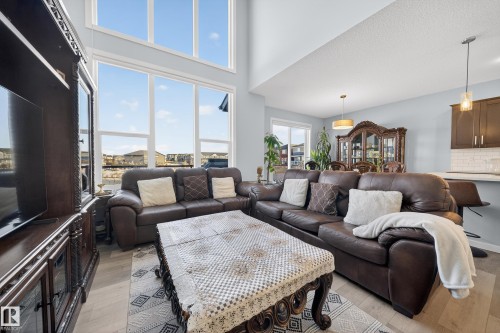 1575 Plum Circle Circle, Edmonton, AB - Indoor Photo Showing Living Room