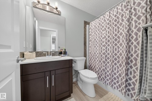 1575 Plum Circle Circle, Edmonton, AB - Indoor Photo Showing Bathroom