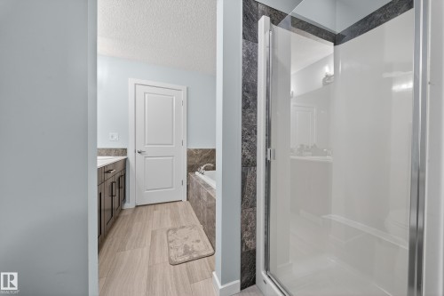 1575 Plum Circle Circle, Edmonton, AB - Indoor Photo Showing Bathroom