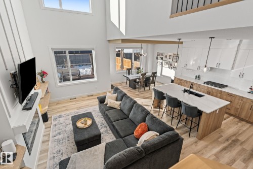 Living area with light wood-type flooring and a high ceiling - 342 Meadowview Drive, Fort Saskatchewan, AB - Indoor