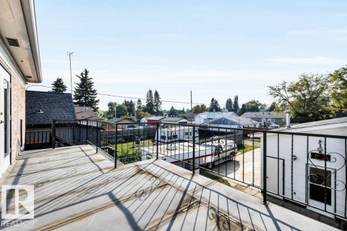 Wooden terrace with a residential view - 4314 52 Street, Wetaskiwin, AB - Outdoor