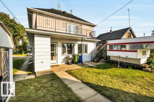 Back of property with a balcony and a lawn - 4314 52 Street, Wetaskiwin, AB - Outdoor