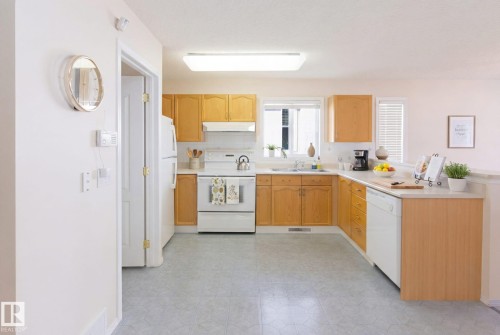 41 14428 Miller Boulevard, Edmonton, AB - Indoor Photo Showing Kitchen