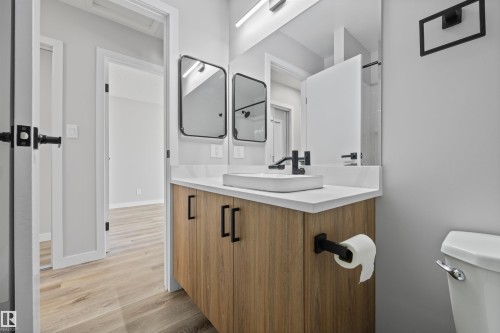 16924 95 Street, Edmonton, AB - Indoor Photo Showing Bathroom