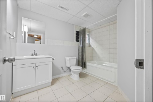 16924 95 Street, Edmonton, AB - Indoor Photo Showing Bathroom
