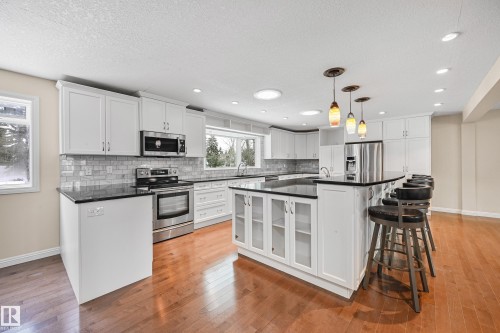 2 Westbrook Drive, Edmonton, AB - Indoor Photo Showing Kitchen With Upgraded Kitchen