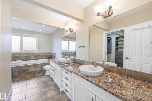 2 Westbrook Drive, Edmonton, AB - Indoor Photo Showing Bathroom