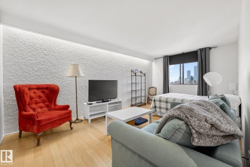 Living area featuring light wood-style floors - 1502 10160 115 Street, Edmonton, AB - Indoor Photo Showing Other Room