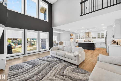 3912 Ginsburg Crescent, Edmonton, AB - Indoor Photo Showing Living Room