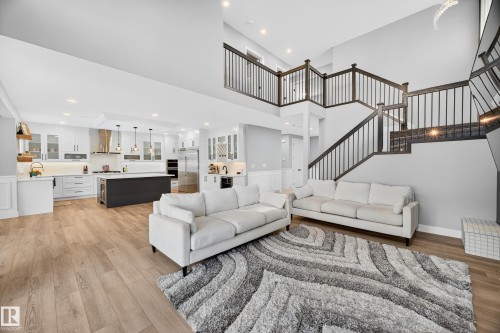 3912 Ginsburg Crescent, Edmonton, AB - Indoor Photo Showing Living Room