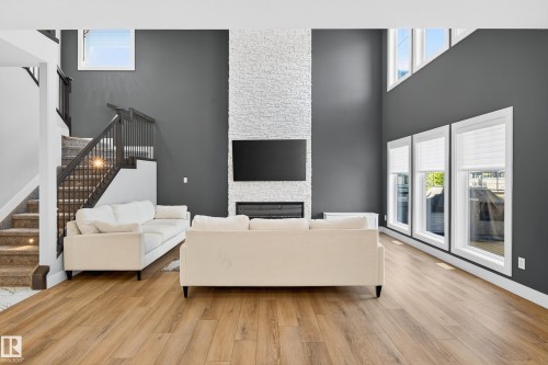 3912 Ginsburg Crescent, Edmonton, AB - Indoor