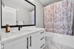 Full bathroom #3 on the 2nd floor - 
