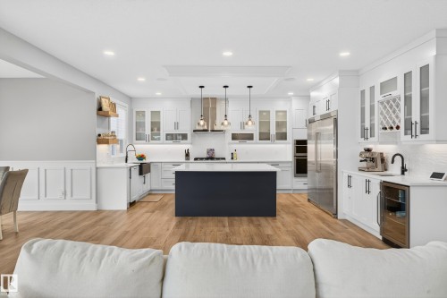 3912 Ginsburg Crescent, Edmonton, AB - Indoor Photo Showing Kitchen With Upgraded Kitchen
