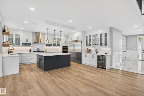 3912 Ginsburg Crescent, Edmonton, AB - Indoor Photo Showing Kitchen With Upgraded Kitchen