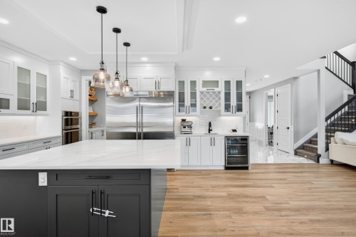 3912 Ginsburg Crescent, Edmonton, AB - Indoor Photo Showing Kitchen With Upgraded Kitchen