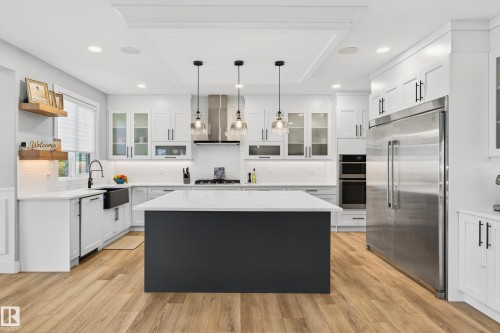 3912 Ginsburg Crescent, Edmonton, AB - Indoor Photo Showing Kitchen With Upgraded Kitchen