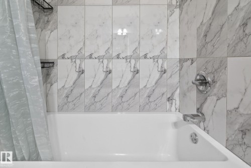 108 150 Edwards Drive, Edmonton, AB - Indoor Photo Showing Bathroom