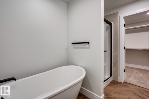 223 Ravine Drive, Devon, AB - Indoor Photo Showing Bathroom