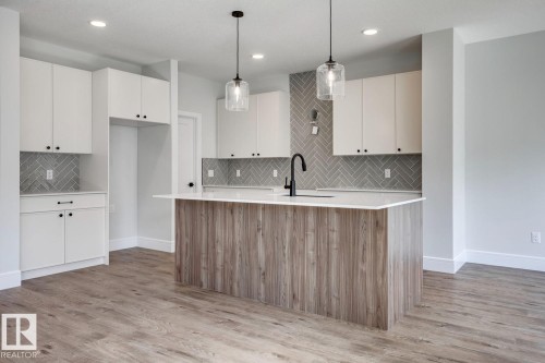 223 Ravine Drive, Devon, AB - Indoor Photo Showing Kitchen