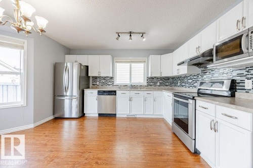 820 Mcallister Crescent, Edmonton, AB - Indoor Photo Showing Kitchen With Upgraded Kitchen