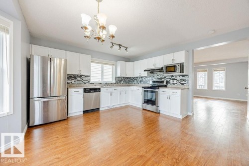 820 Mcallister Crescent, Edmonton, AB - Indoor Photo Showing Kitchen With Upgraded Kitchen