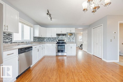 820 Mcallister Crescent, Edmonton, AB - Indoor Photo Showing Kitchen With Upgraded Kitchen