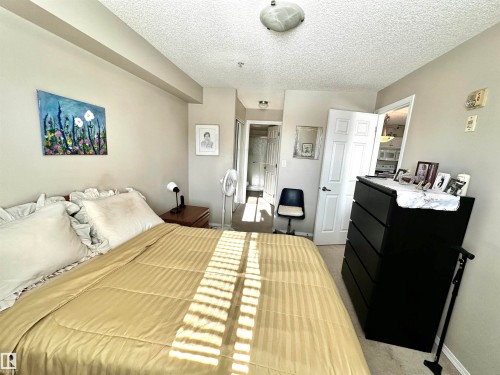 Bedroom featuring light colored carpet, a closet, and a textured ceiling - 215 13625 34 Street, Edmonton, AB - Indoor Photo Showing Bedroom