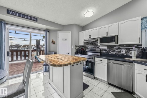 13859 131A Avenue, Edmonton, AB - Indoor Photo Showing Kitchen