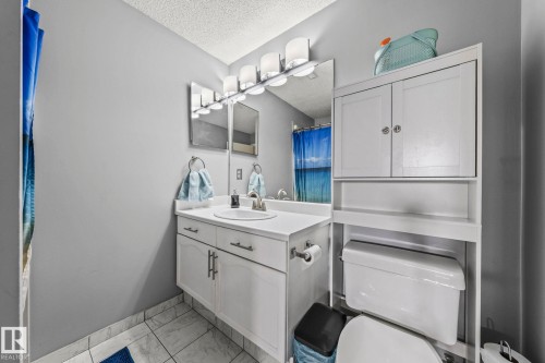 13859 131A Avenue, Edmonton, AB - Indoor Photo Showing Bathroom