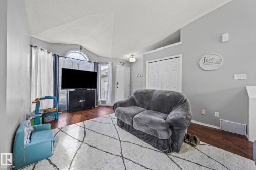 13859 131A Avenue, Edmonton, AB - Indoor Photo Showing Living Room