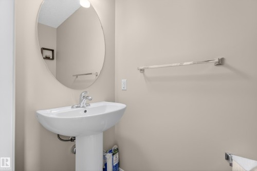 2786 Coughlan Green, Edmonton, AB - Indoor Photo Showing Bathroom