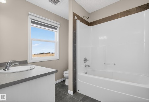 2786 Coughlan Green, Edmonton, AB - Indoor Photo Showing Bathroom