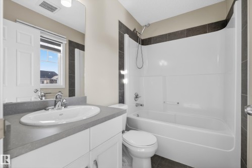 2786 Coughlan Green, Edmonton, AB - Indoor Photo Showing Bathroom