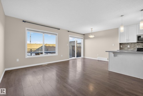 2786 Coughlan Green, Edmonton, AB - Indoor Photo Showing Kitchen