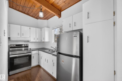 490 Lee Ridge Road, Edmonton, AB - Indoor Photo Showing Kitchen With Double Sink