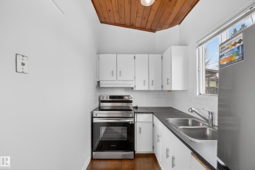 490 Lee Ridge Road, Edmonton, AB - Indoor Photo Showing Kitchen With Double Sink