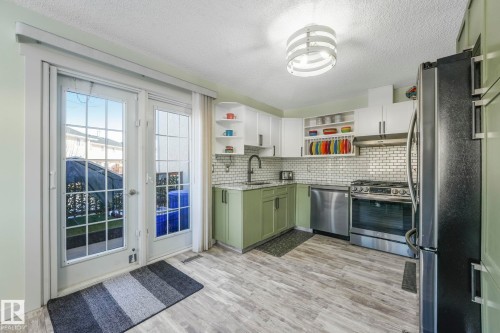 24 2419 133 Avenue, Edmonton, AB - Indoor Photo Showing Kitchen